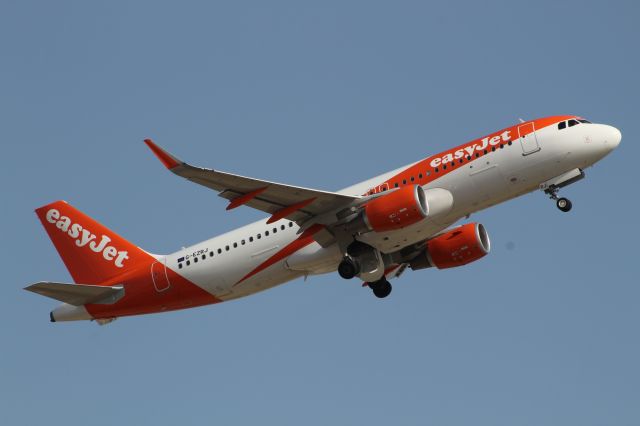 Airbus A320 (G-EZRJ) - Aeroporto General Humberto Delgado - Lisbon    15-10-2017