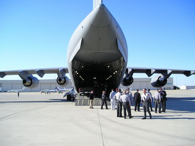 Boeing Globemaster III — - Loading of Presidential motorcade