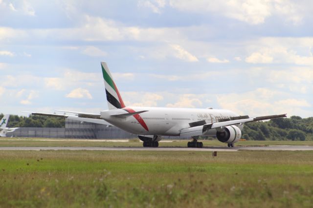 BOEING 777-300ER (A6-EOL) - Airline: Emiratesbr /Plane: B777-300ERbr /Location: STN (London Stansted Airport)br /Date: 18.09.22 (dd/mm/yy)