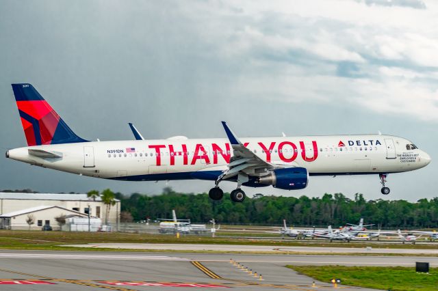 Airbus A321 (N391DN)