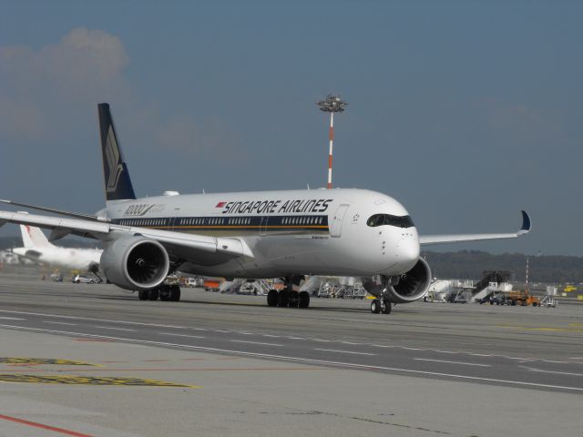 Airbus A350-900 (9V-SMF)