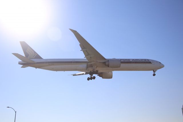BOEING 777-300ER (9V-SWL)