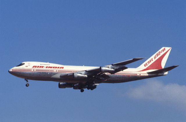 Boeing 747-200 (VT-EBN) - Final Approach to Narita Intl Airport Rwy34 on 1986/02/02