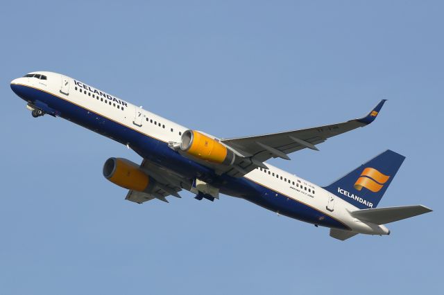 Boeing 757-200 (TF-FIN)