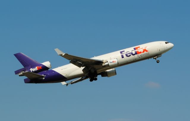 Boeing MD-11 (N525FE) - N525FE roars out of Memphis during the evening FedEx rush!