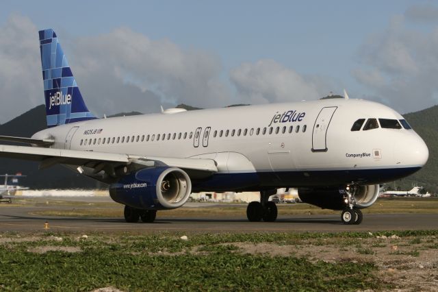 Airbus A320 (N625JB) - January 13, 2009 - leaving St. Maarten 