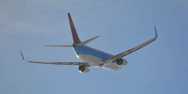 Boeing 737-800 (C-FUAA)