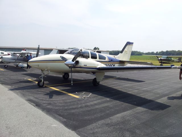 Beechcraft 55 Baron (N3085W) - Taken at the Russellville, KY airport show 9/15/12. Nice Bird!