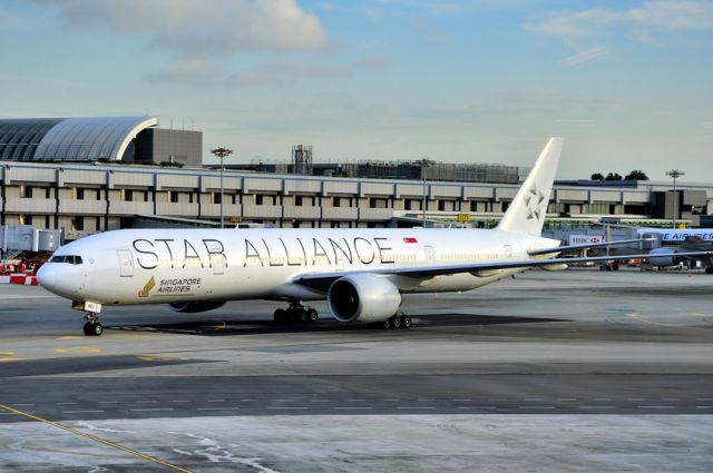 BOEING 777-300 (9V-SWJ) - My ride arriving late: for a ride of hell... (unbelievable!...)