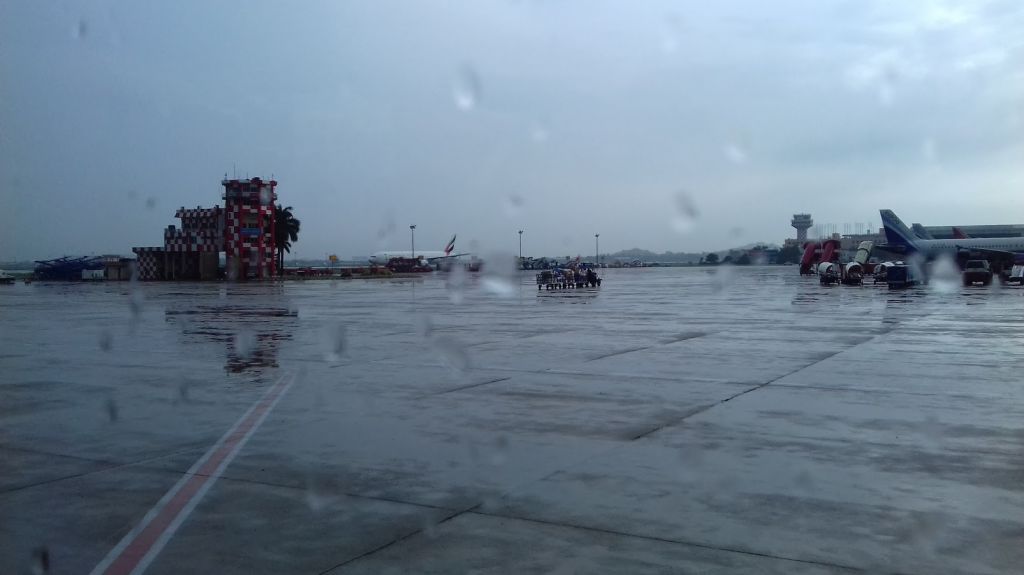 BOEING 777-300 — - Emirates Boeing 777-300 at Chennai(Madras)MAA/VOMM going to go to Dubai OMDB/DXB