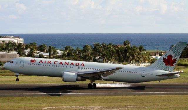 BOEING 767-300 (C-GHLK)