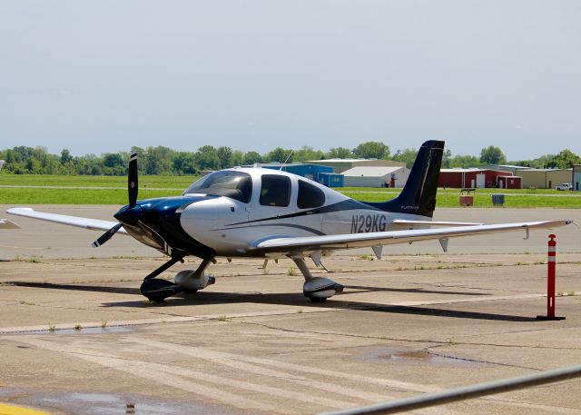 Cirrus SR-22 (N29KG) - At Downtown Shreveport.