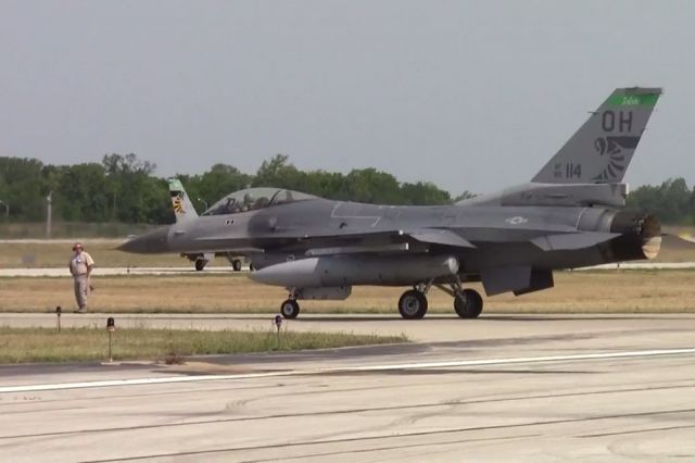 Lockheed F-16 Fighting Falcon (89-2114)