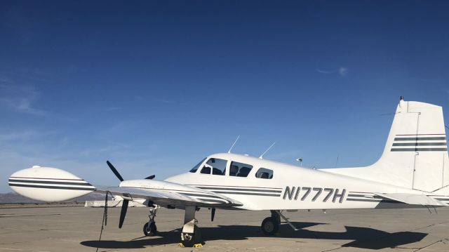 Cessna 310 (N1777H)