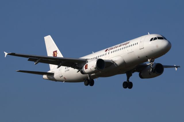 Airbus A320 (LZ-EAA)