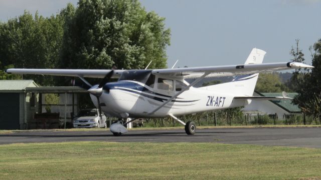 Cessna Skylane (ZK-AFT) - AFT mulling about on a leisurely Friday afternoon's flight.