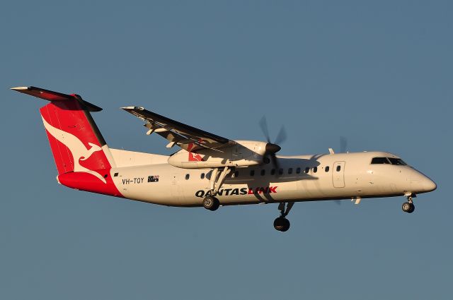 de Havilland Dash 8-300 (VH-TQY)