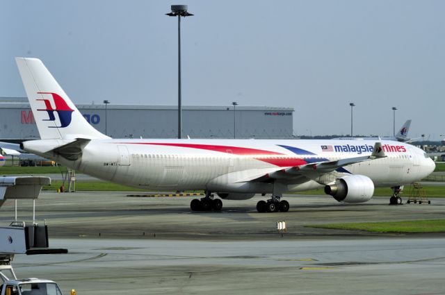 Airbus A330-300 (9M-MTI) - 2013 - A very dirty Airplane...