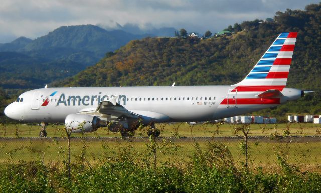 Airbus A320 (N114UW)