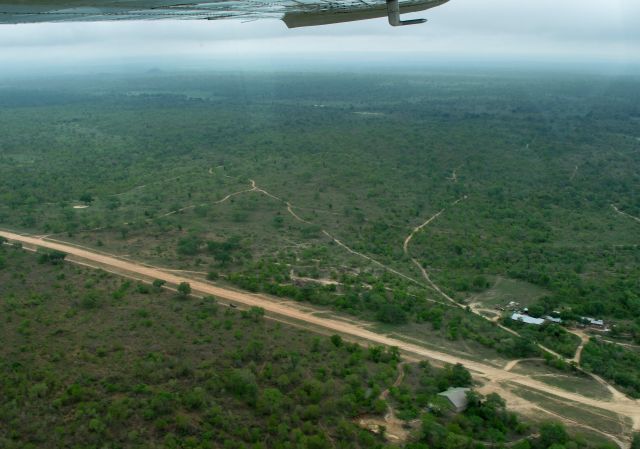 Cessna Centurion (ZS-AVB) - Departure from Chitwa Chitwa, South Africa