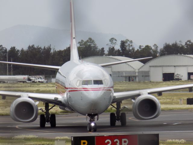 Boeing 737-800 (N915NN)