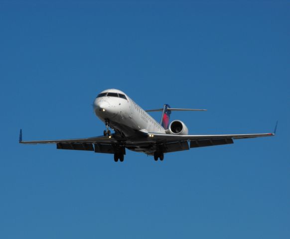 Canadair Regional Jet CRJ-200 (N837AS) - A couple of landing lights out on this one...