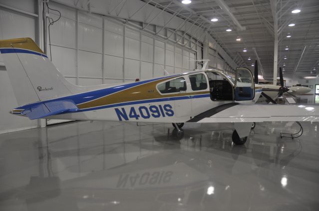 Beechcraft Bonanza (33) (N4091S)