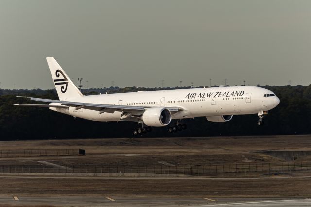 BOEING 777-300ER (ZK-OKU) - NZ28 AKL-IAH 1/7/24