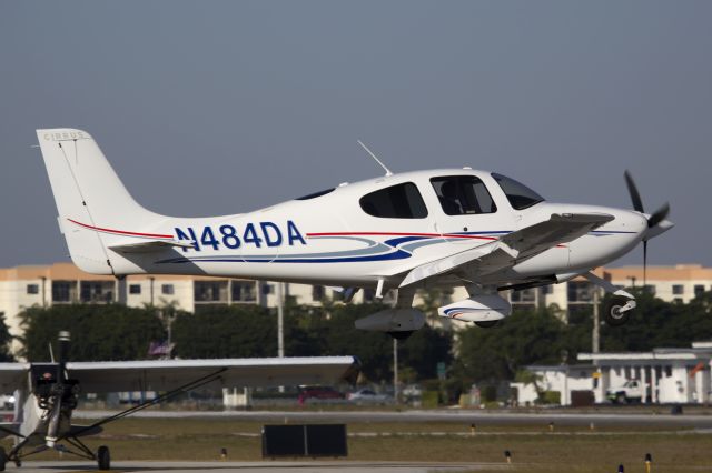 Cirrus SR-20 (N484DA)