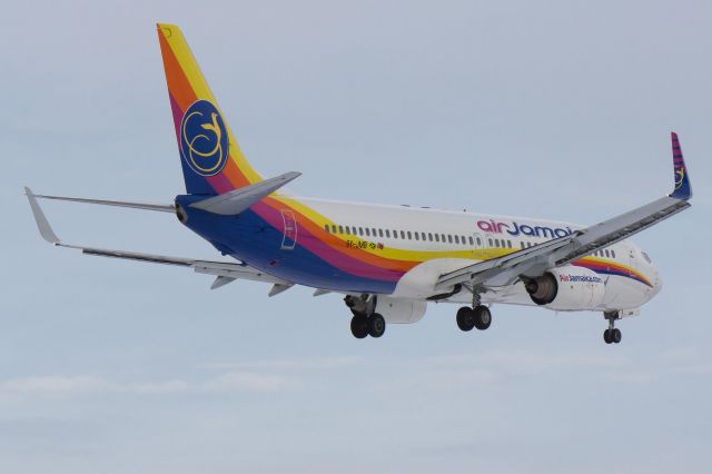 Boeing 737-800 (9Y-JMB) - Caribbean Airlines 9Y-JMB Arriving at Toronto Pearson International Airport, RWY 23. Courtesy Trevor Carl ©