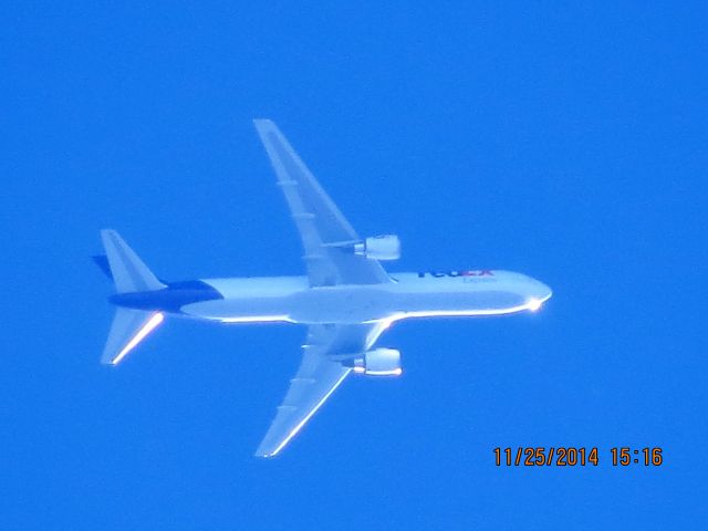 BOEING 767-300 (N103FE) - FedEx flight 900 from MEM to SEA over Baxter Springs Kansas (78KS) at 34,000 feet.