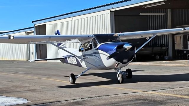 Cessna Skyhawk (N490NW) - Bancolirio Hanger