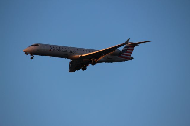 Canadair Regional Jet CRJ-700 (N746SK) - Landing 28C