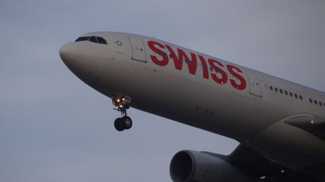 Airbus A330-300 (HB-JHC) - Swiss A330-300 on final for 28C.