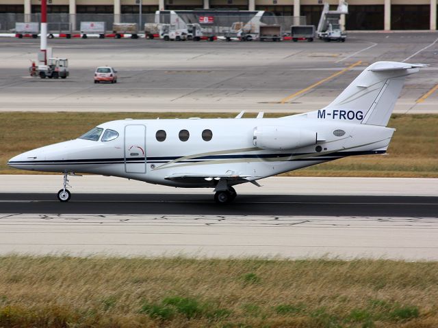 Beechcraft Premier 1 (M-FROG)