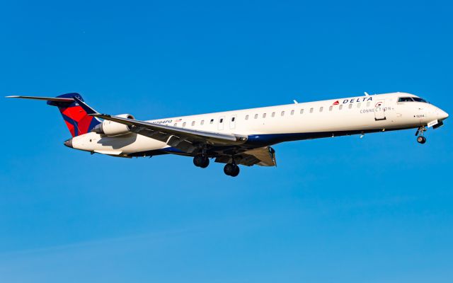 Canadair Regional Jet CRJ-900 (N294PQ)