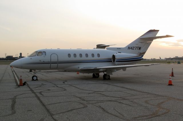 Hawker 800 (N427TM)