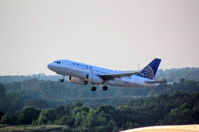 Airbus A319 (N845UA)