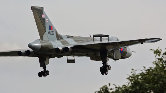 — — - 29 August 2015 Avro Vulcan ZH558 Landing at Doncaster