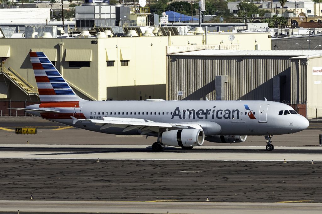 Airbus A320 (N661AW)