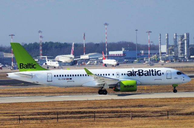 Airbus A220-300 (YL-CSK) - MALPENSA - RIGA (RIX)