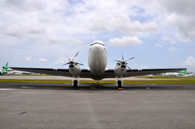 Douglas DC-3 (YV-2119) - Spotted at Opa Locka today