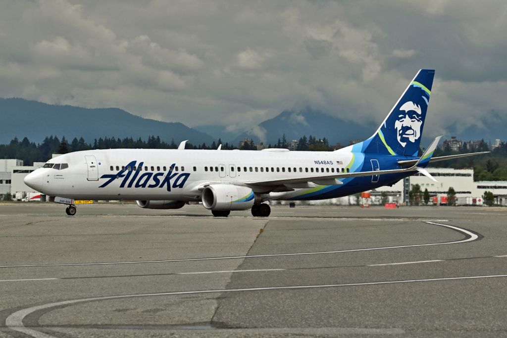 Boeing 737-800 (N548AS)