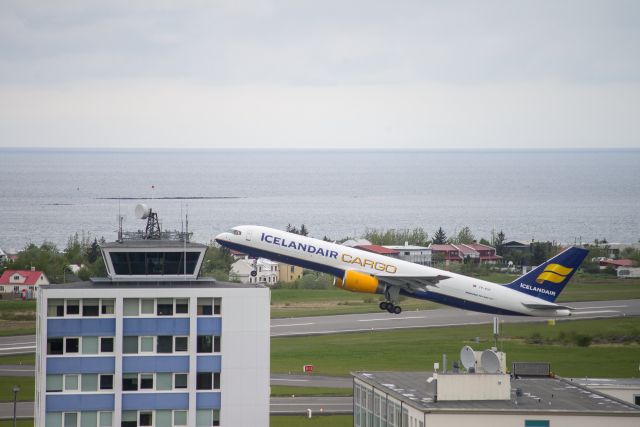 Boeing 757-200 (TF-FIH) - Short takeoff by TF-FIH Icelandair Cargo plane at the Reykjavik flight day 29th May 2014