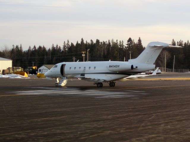 Bombardier Challenger 300 (N414DH)