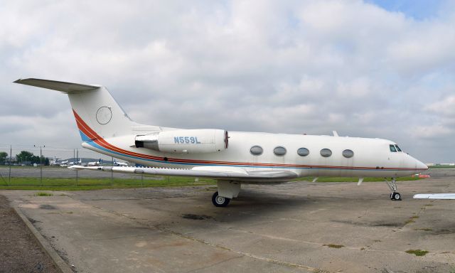 Grumman Tr2 (N559L) - Grumman G-1159 Gulfstream II N559L in Ypsilanti, Willow Run Airport