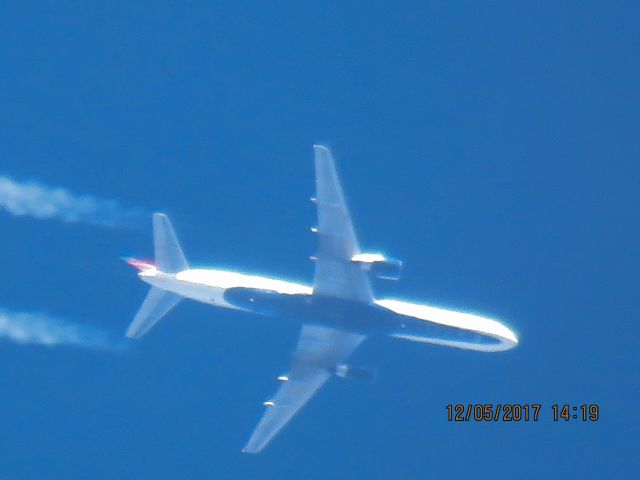 Boeing 757-200 (N675DL)