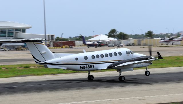 Beechcraft Super King Air 350 (N9456T) - N9456T departing St Maarten for San Juan!
