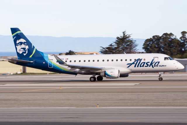 Embraer 175 (N194SY)