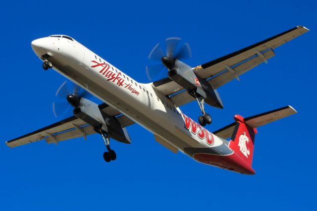 de Havilland Dash 8-400 (N401QX)